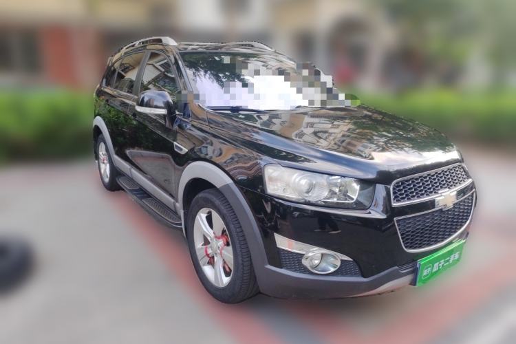 Used Chevrolet Captiva 2012 2.4L 4x4 Flagship Edition 7 Seats Front Right 45 Deg