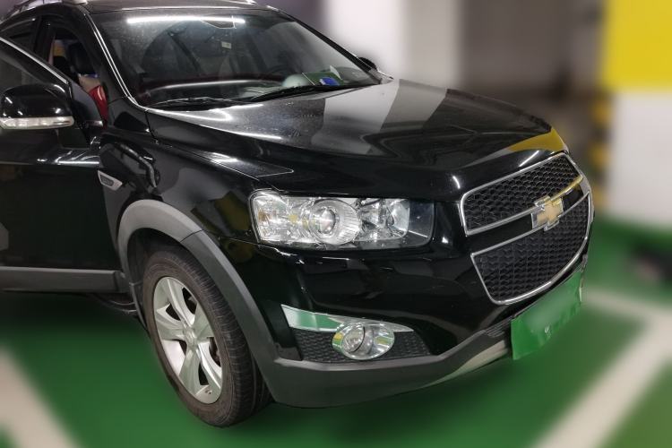 Used Chevrolet Captiva 2012 2.4L 4x4 Flagship Edition 7 Seats Front Right 45 Deg