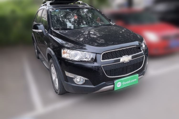 Used Chevrolet Captiva 2012 2.4L 4x4 Flagship Edition 7 Seats Front Right 45 Deg