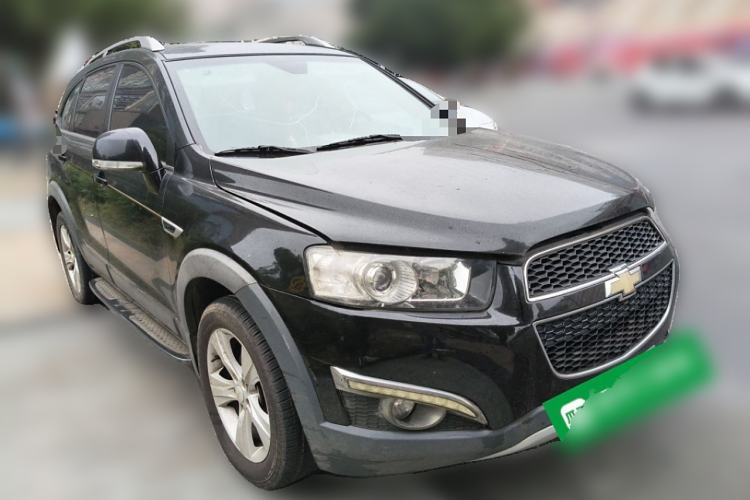 Used Chevrolet Captiva 2012 2.4L 4x4 Flagship Edition 7 Seats Front Right 45 Deg