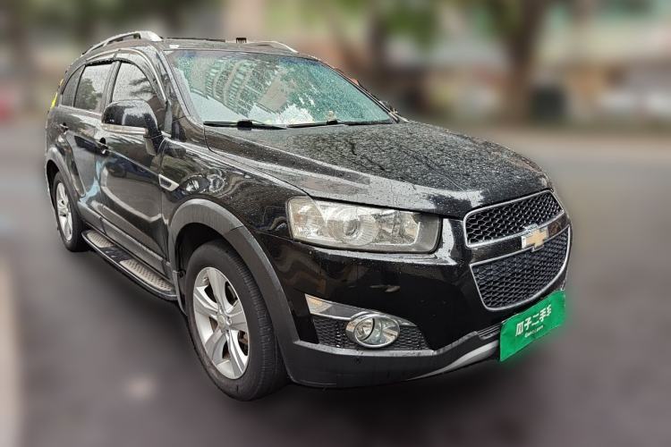 Used Chevrolet Captiva 2012 2.4L 4x4 Flagship Edition 7 Seats Front Right 45 Deg