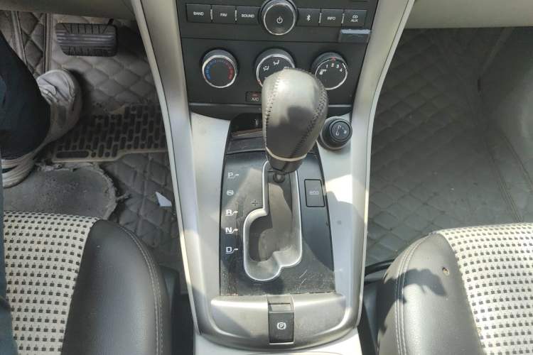 Used Chevrolet Captiva 2012 2.4L Two-Wheel Drive City Edition 5 Seats Gear Lever