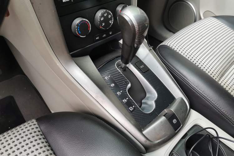 Used Chevrolet Captiva 2012 2.4L Two-Wheel Drive City Edition 5 Seats Gear Lever