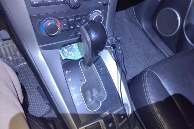 Used Chevrolet Captiva 2012 2.4L 4x4 Flagship Edition 7 Seats Gear Lever