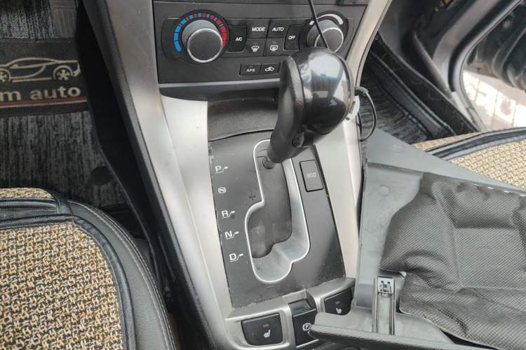 Used Chevrolet Captiva 2012 2.4L 4x4 Flagship Edition 7 Seats Gear Lever