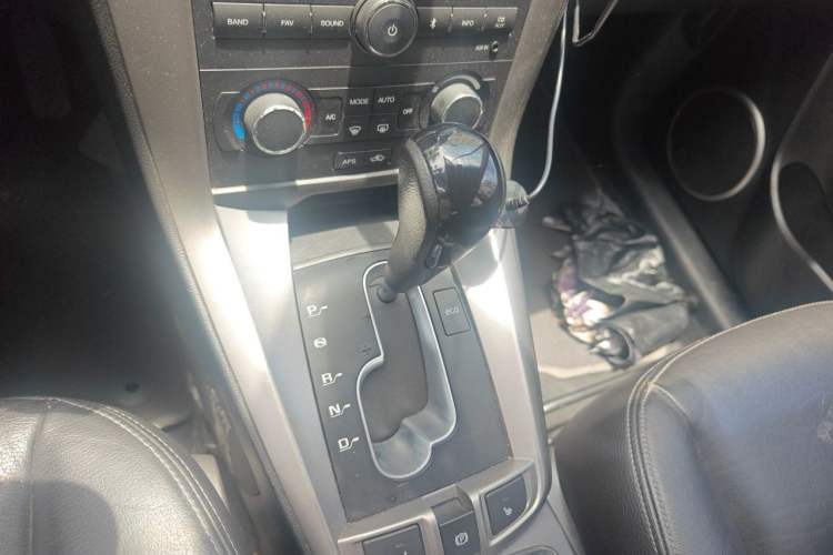 Used Chevrolet Captiva 2012 2.4L 4x4 Flagship Edition 7 Seats Gear Lever