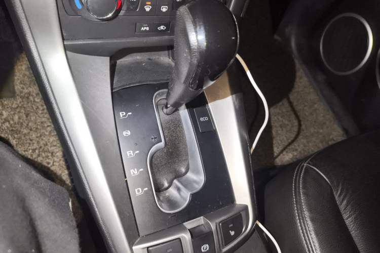 Used Chevrolet Captiva 2012 2.4L 4x4 Flagship Edition 7 Seats Gear Lever