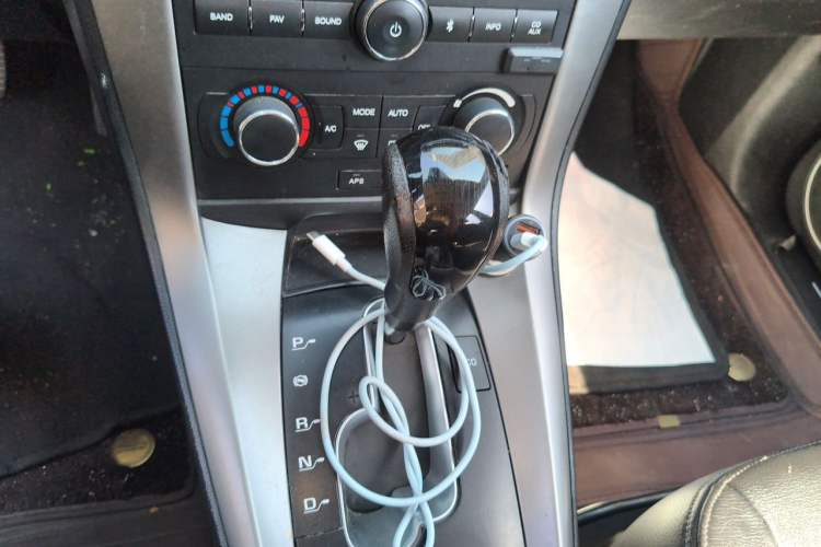 Used Chevrolet Captiva 2012 2.4L 4x4 Flagship Edition 7 Seats Gear Lever