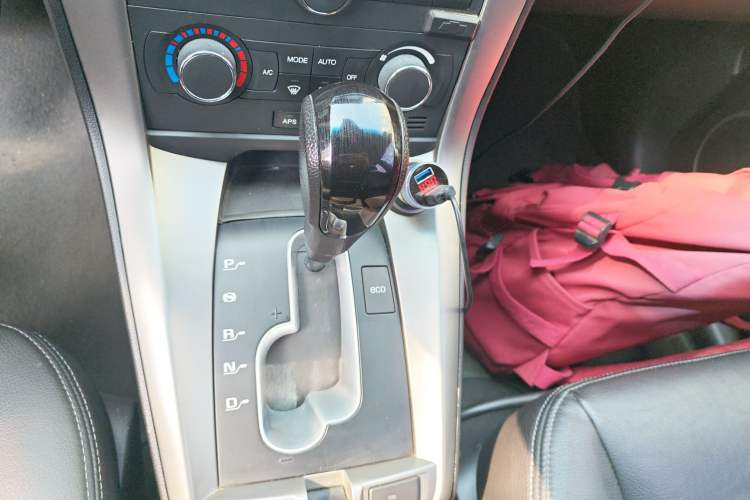 Used Chevrolet Captiva 2012 2.4L 4x4 Flagship Edition 7 Seats Gear Lever