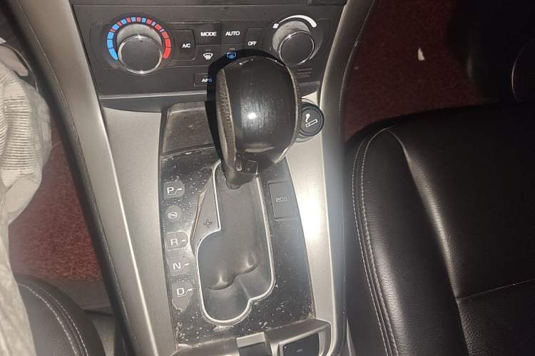 Used Chevrolet Captiva 2012 2.4L 4x4 Flagship Edition 7 Seats Gear Lever