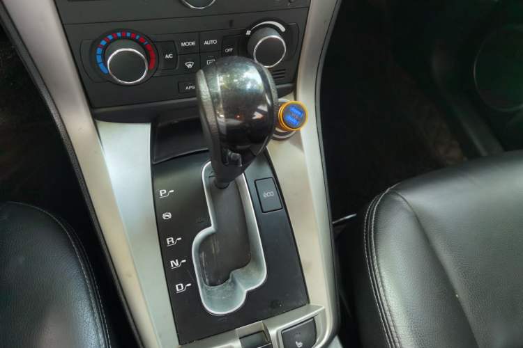 Used Chevrolet Captiva 2012 2.4L 4x4 Flagship Edition 7 Seats Gear Lever