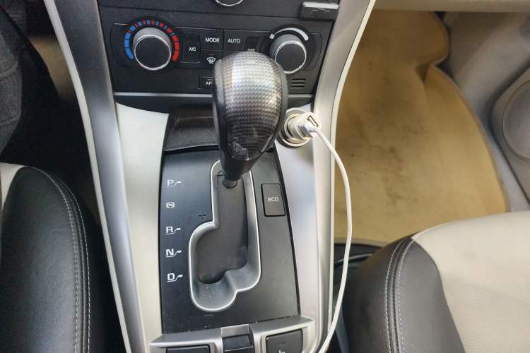 Used Chevrolet Captiva 2012 2.4L 4x4 Luxury Edition 5 Seats Gear Lever