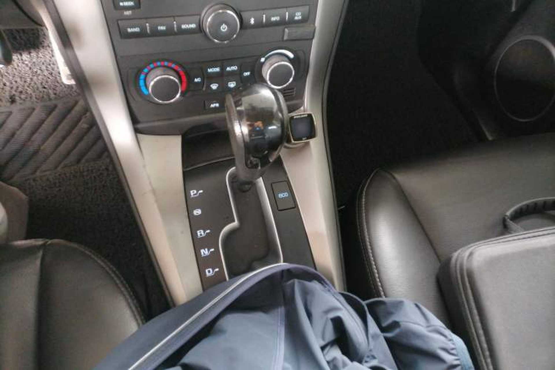 Used Chevrolet Captiva 2012 2.4L 4x4 Flagship Edition 7 Seats Gear Lever