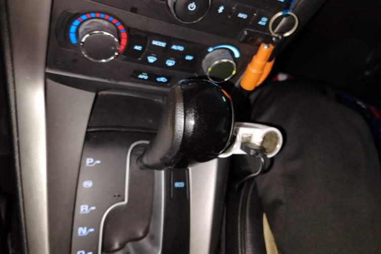 Used Chevrolet Captiva 2012 2.4L 4x4 Flagship Edition 7 Seats Gear Lever