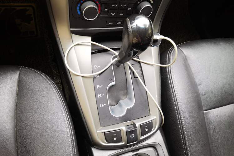 Used Chevrolet Captiva 2012 2.4L 4x4 Flagship Edition 7 Seats Gear Lever