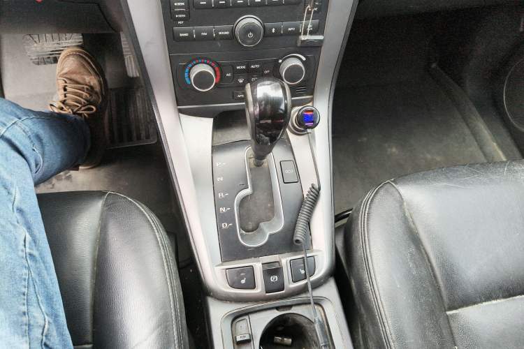 Used Chevrolet Captiva 2012 2.4L 4x4 Flagship Edition 7 Seats Gear Lever