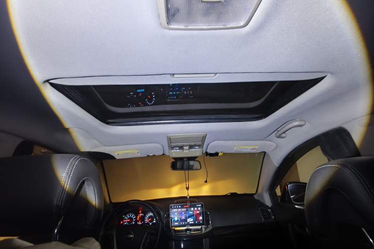 Used Chevrolet Captiva 2012 2.4L 4x4 Flagship Edition 7 Seats Headliner
