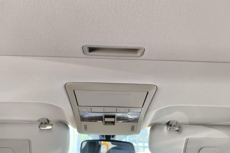 Used Chevrolet Captiva 2012 2.4L 4x4 Flagship Edition 7 Seats Headliner