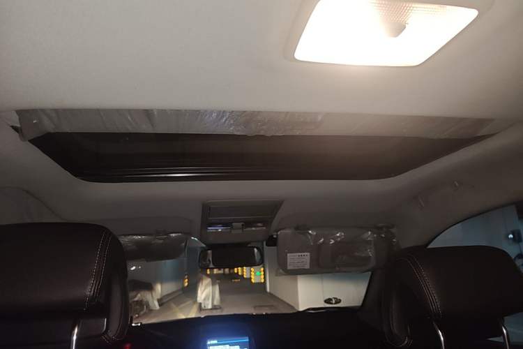 Used Chevrolet Captiva 2012 2.4L 4x4 Flagship Edition 7 Seats Headliner