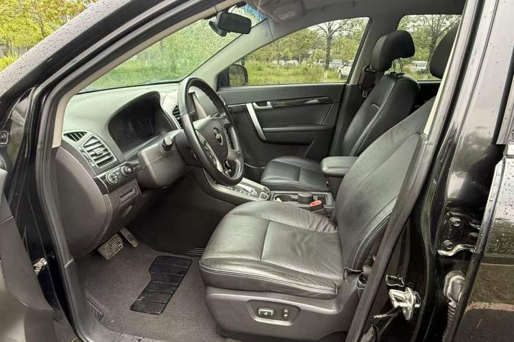 Used Chevrolet Captiva 2012 2.4L 4x4 Flagship Edition 7 Seats Interior 1