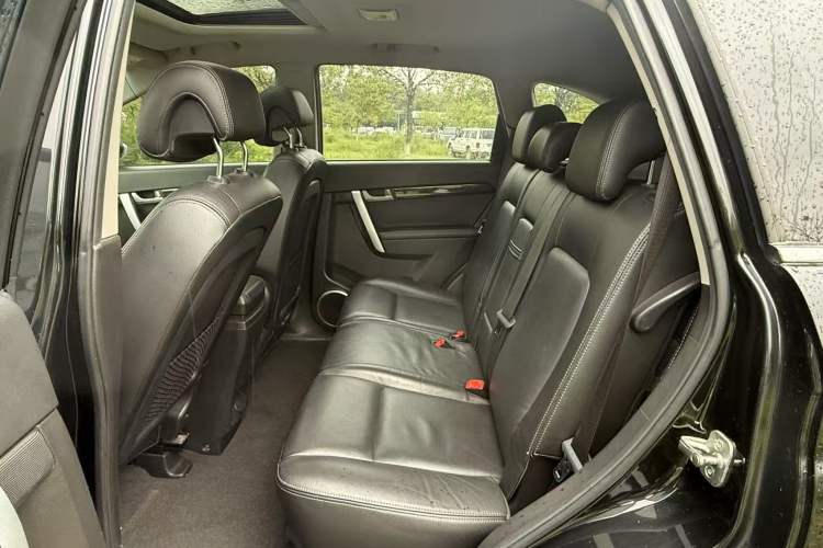 Used Chevrolet Captiva 2012 2.4L 4x4 Flagship Edition 7 Seats Interior 2