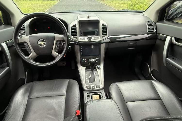 Used Chevrolet Captiva 2012 2.4L 4x4 Flagship Edition 7 Seats Interior 3
