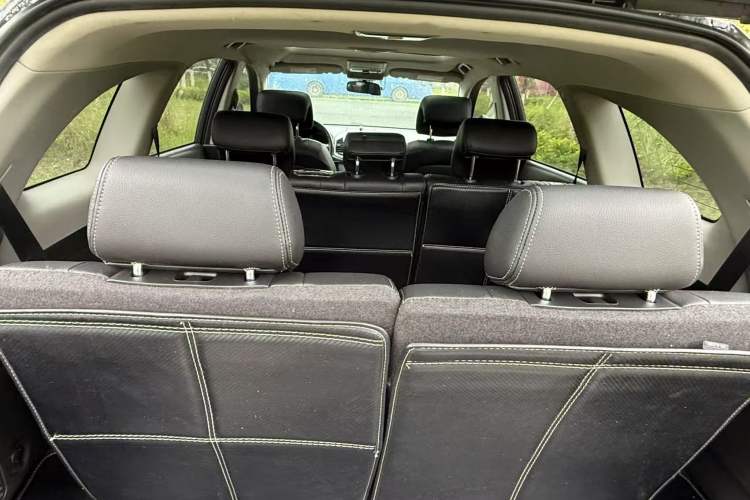 Used Chevrolet Captiva 2012 2.4L 4x4 Flagship Edition 7 Seats Interior 6
