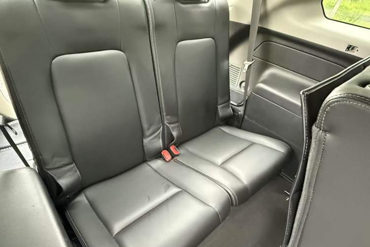 Used Chevrolet Captiva 2012 2.4L 4x4 Flagship Edition 7 Seats Interior 7