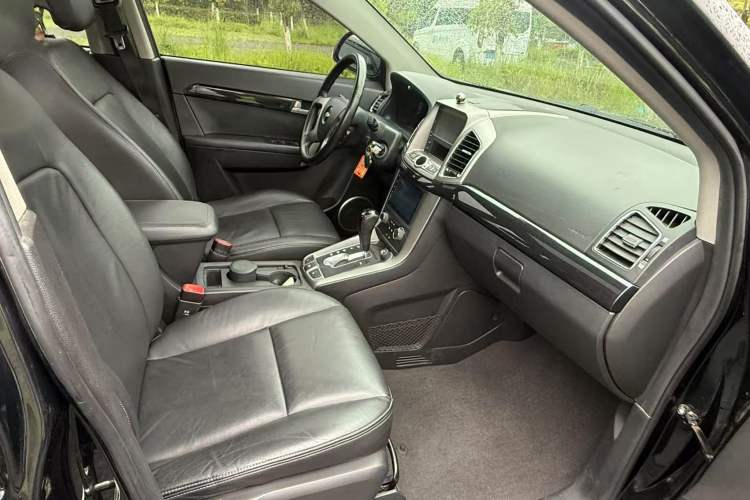 Used Chevrolet Captiva 2012 2.4L 4x4 Flagship Edition 7 Seats Interior 8