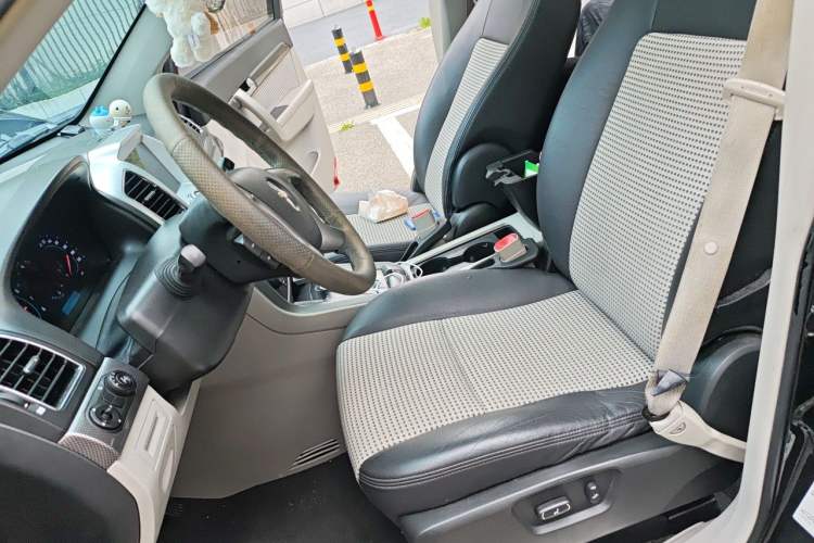 Used Chevrolet Captiva 2012 2.4L Two-Wheel Drive City Edition 5 Seats Left Front Seat