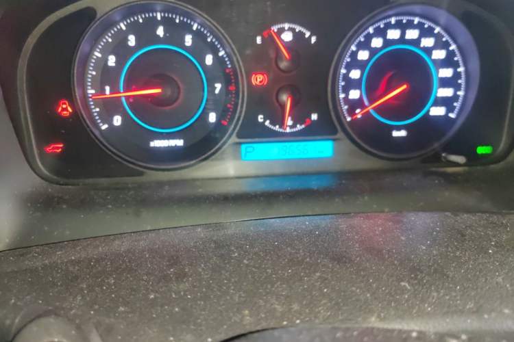 Used Chevrolet Captiva 2012 2.4L 4x4 Flagship Edition 7 Seats Odometer Close Up