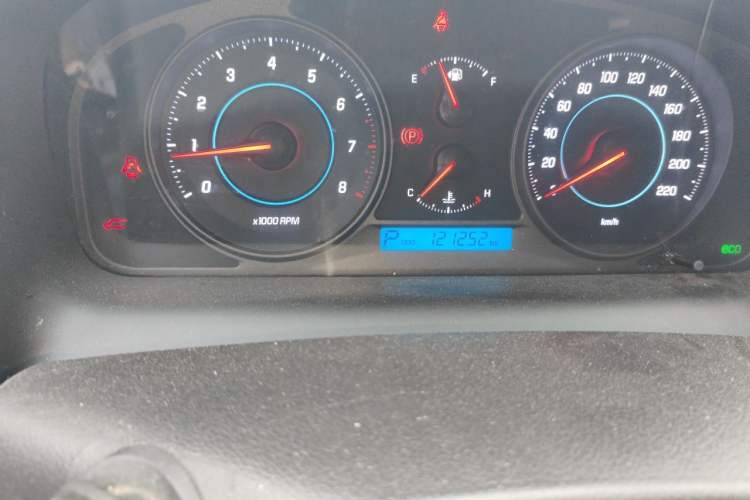 Used Chevrolet Captiva 2012 2.4L 4x4 Flagship Edition 7 Seats Odometer Close Up