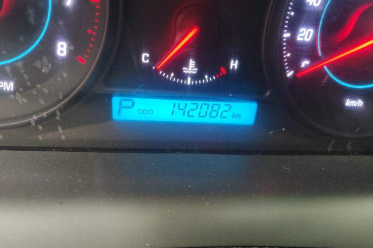 Used Chevrolet Captiva 2012 2.4L Two-Wheel Drive City Edition 5 Seats Odometer Close Up