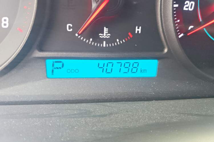 Used Chevrolet Captiva 2012 2.4L 4x4 Flagship Edition 7 Seats Odometer Close Up