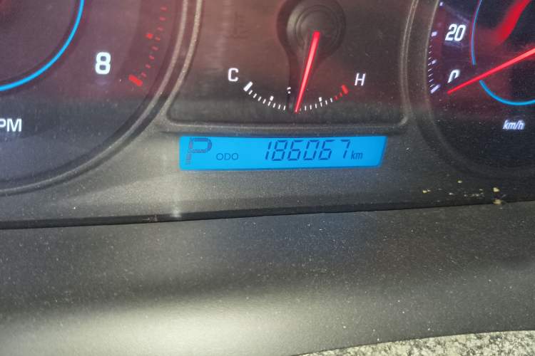 Used Chevrolet Captiva 2012 2.4L 4x4 Flagship Edition 7 Seats Odometer Close Up