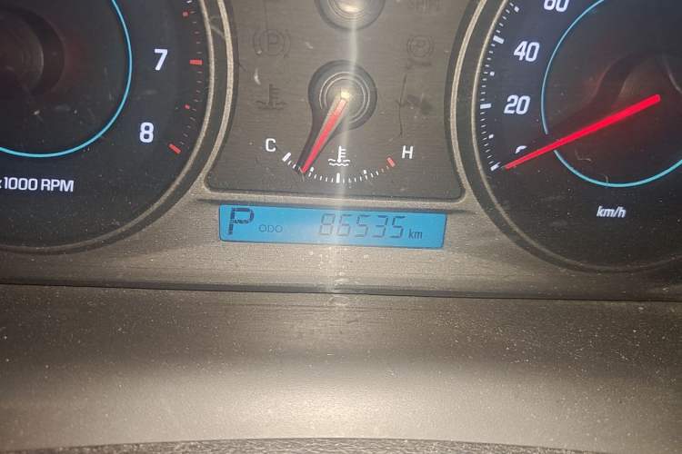 Used Chevrolet Captiva 2012 2.4L 4x4 Flagship Edition 7 Seats Odometer Close Up