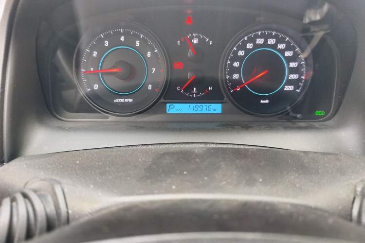 Used Chevrolet Captiva 2012 2.4L 4x4 Luxury Edition 5 Seats Odometer Close Up