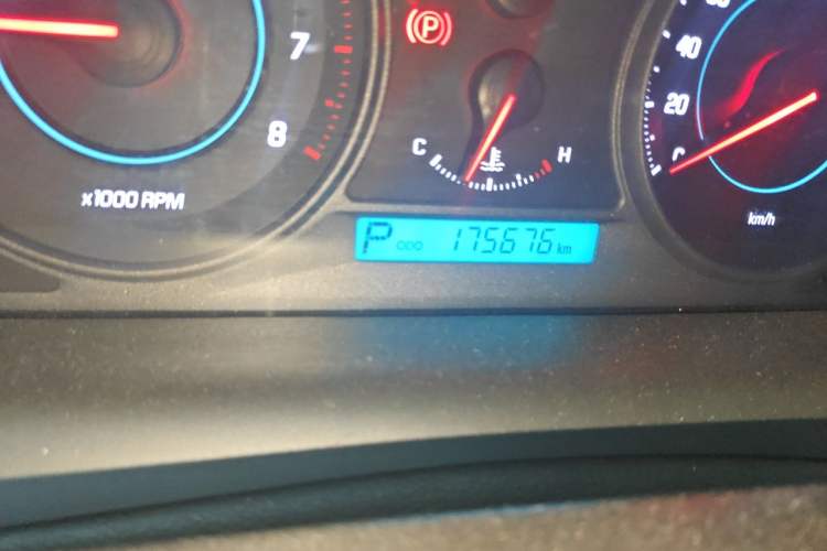 Used Chevrolet Captiva 2012 2.4L 4x4 Flagship Edition 7 Seats Odometer Close Up