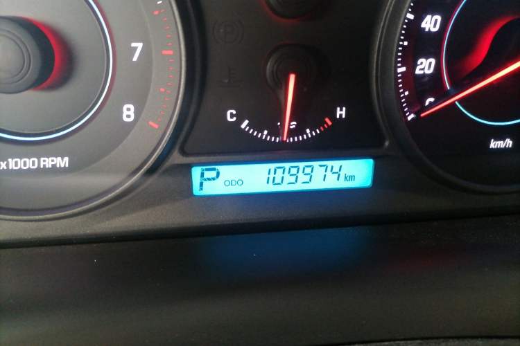 Used Chevrolet Captiva 2012 2.4L 4x4 Flagship Edition 7 Seats Odometer Close Up