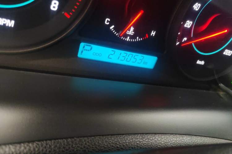 Used Chevrolet Captiva 2012 2.4L 4x4 Flagship Edition 7 Seats Odometer Close Up