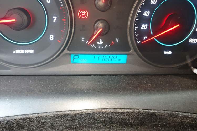 Used Chevrolet Captiva 2012 2.4L 4x4 Luxury Edition 5 Seats Odometer Close Up