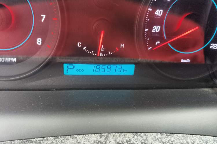 Used Chevrolet Captiva 2012 2.4L 4x4 Flagship Edition 7 Seats Odometer Close Up