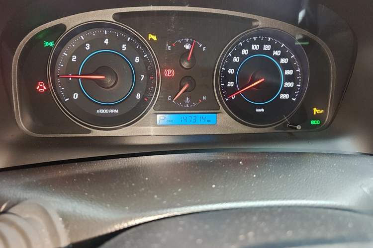 Used Chevrolet Captiva 2012 2.4L 4x4 Flagship Edition 7 Seats Odometer Close Up