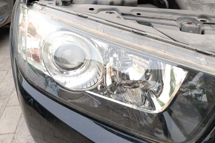 Used Chevrolet Captiva 2012 2.4L 4x4 Flagship Edition 7 Seats Right Front Headlight