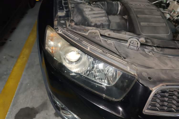 Used Chevrolet Captiva 2012 2.4L 4x4 Flagship Edition 7 Seats Right Front Headlight
