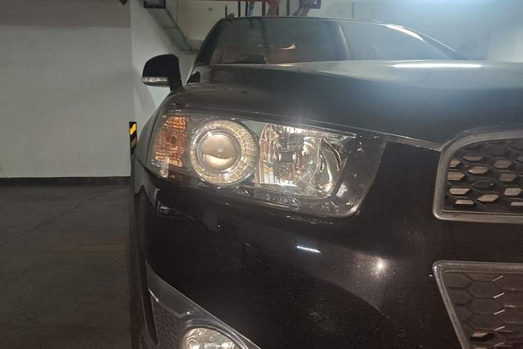 Used Chevrolet Captiva 2012 2.4L 4x4 Flagship Edition 7 Seats Right Front Headlight