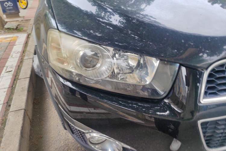Used Chevrolet Captiva 2012 2.4L 4x4 Flagship Edition 7 Seats Right Front Headlight
