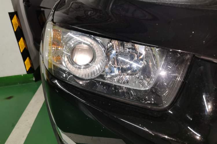 Used Chevrolet Captiva 2012 2.4L 4x4 Flagship Edition 7 Seats Right Front Headlight
