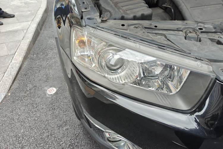 Used Chevrolet Captiva 2012 2.4L 4x4 Flagship Edition 7 Seats Right Front Headlight