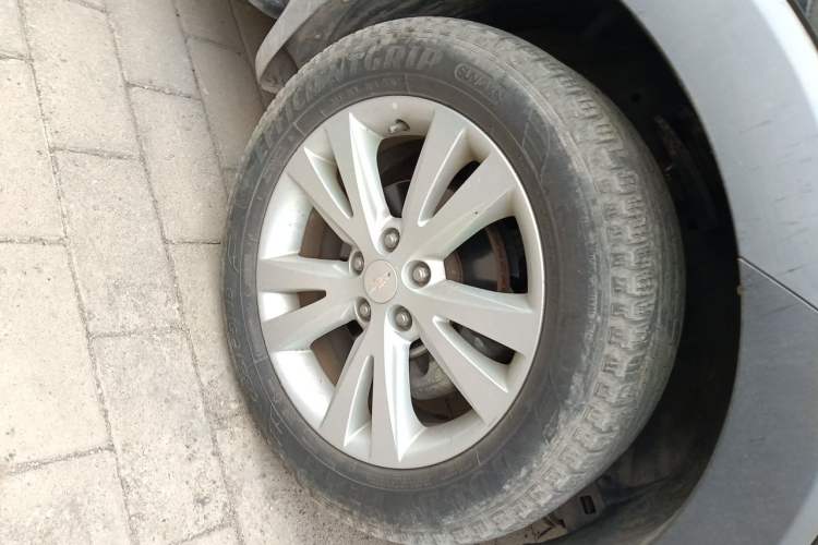 Used Chevrolet Captiva 2012 2.4L 4x4 Flagship Edition 7 Seats Right Front Wheel Hub